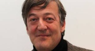 Stephen Fry joins demand to end NSA and GCHQ mass surveillance