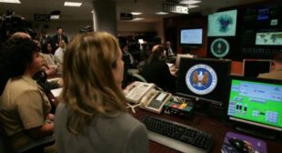 Former NSA whistleblowers plead for chance to brief Obama on agency abuses