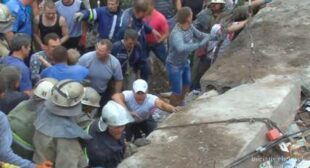 Child rescued from debris following Ukraine airstrike on residential building (VIDEO)