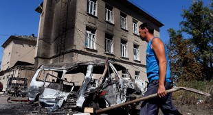 Lavrov: US, EU must demand Kiev stop using heavy artillery, airstrikes against civilians