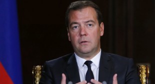 If new EU sanctions hit energy sector, Russia may close airspace – Medvedev