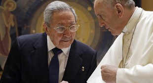Castro meets Pope, promises to go ‘back to praying & church’