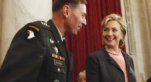 US Army Axes Training Materials That Name Petraeus, Clinton as Security Risks